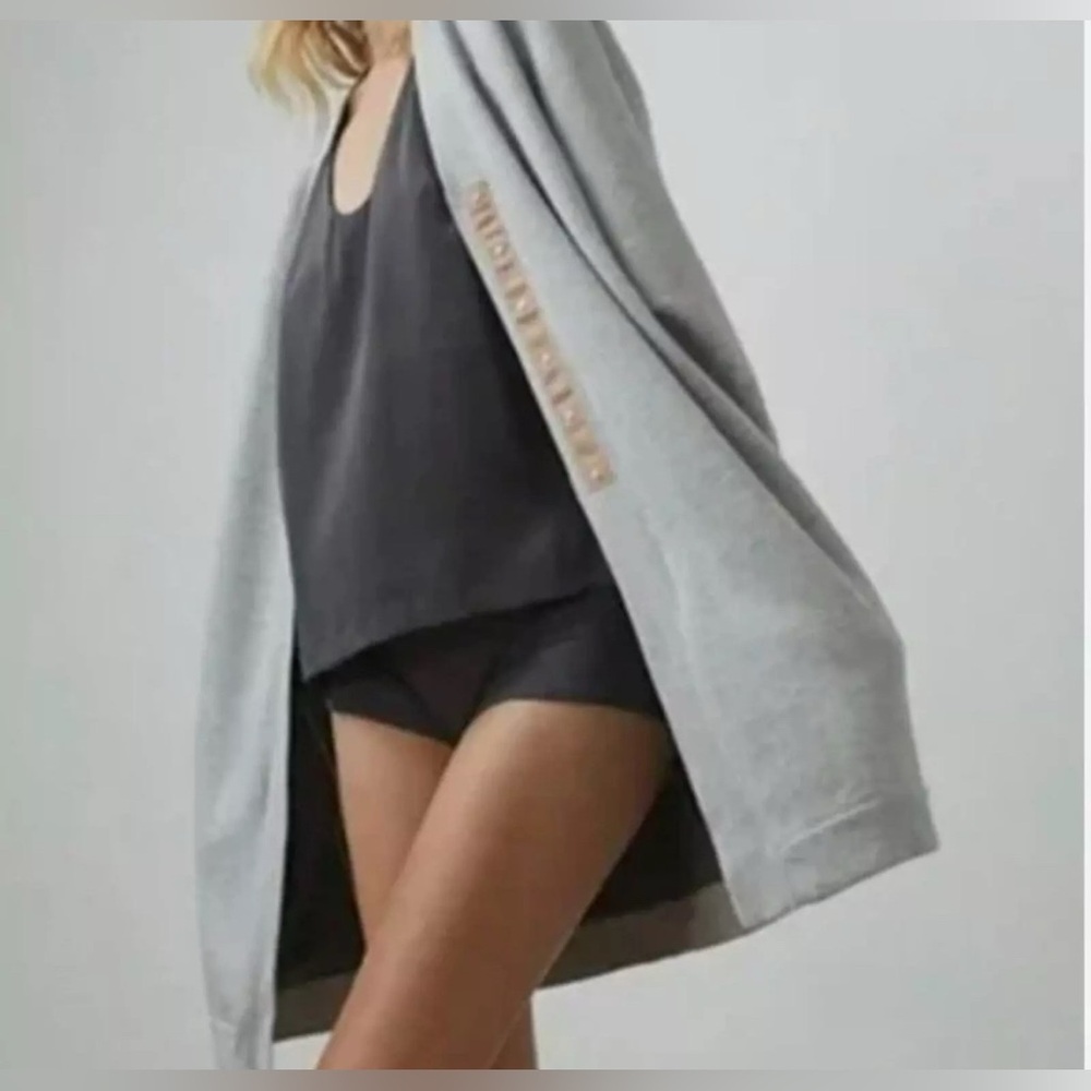 Lunya Cozy Cotton Silk Button Front
Cardigan Mellow Grey Heather - Picture 2 of 8